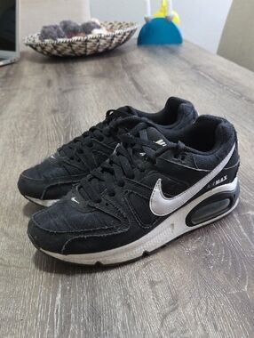Nike Air Max Command Sneakers Black and White Size 6